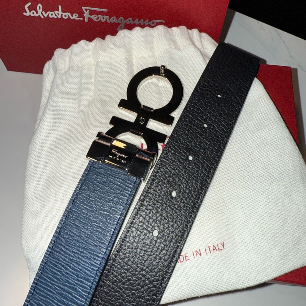 Salvatore Ferragamo adjustable, reversible two-tone belt. Blue/Black - Picture 5 of 7